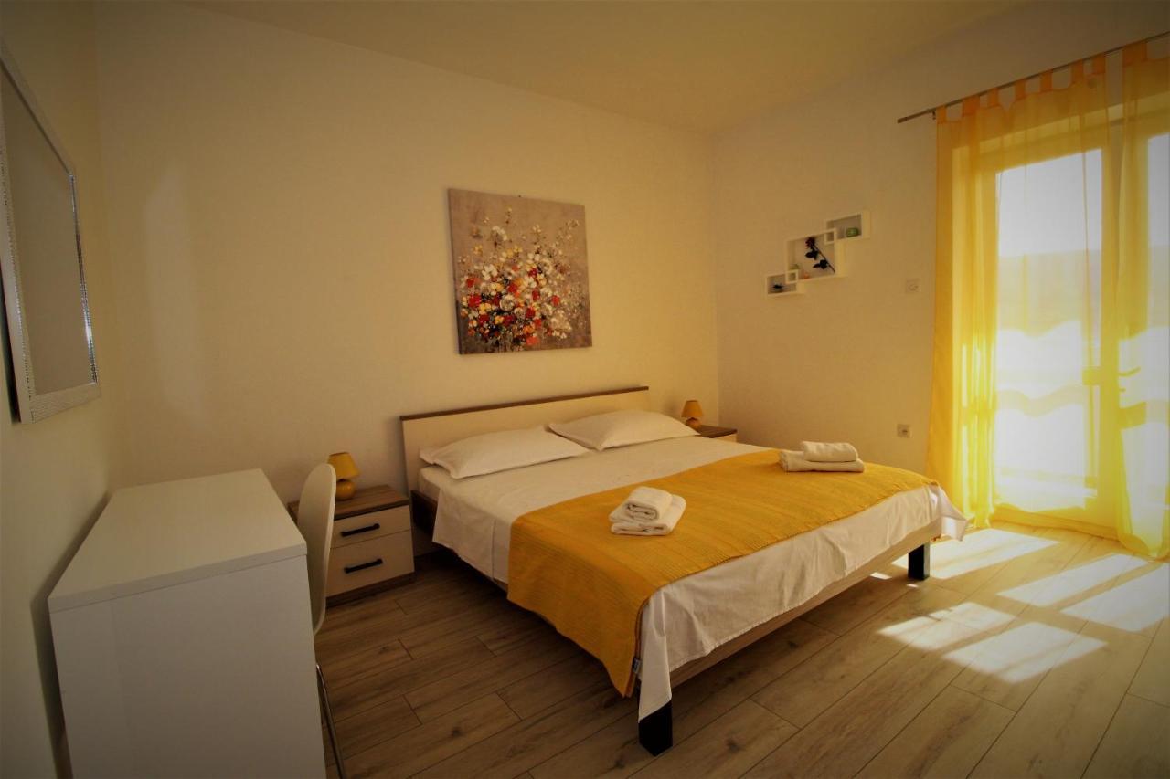 Apartments And Rooms With Parking Space Pag - 13060 Pag Town Exteriör bild