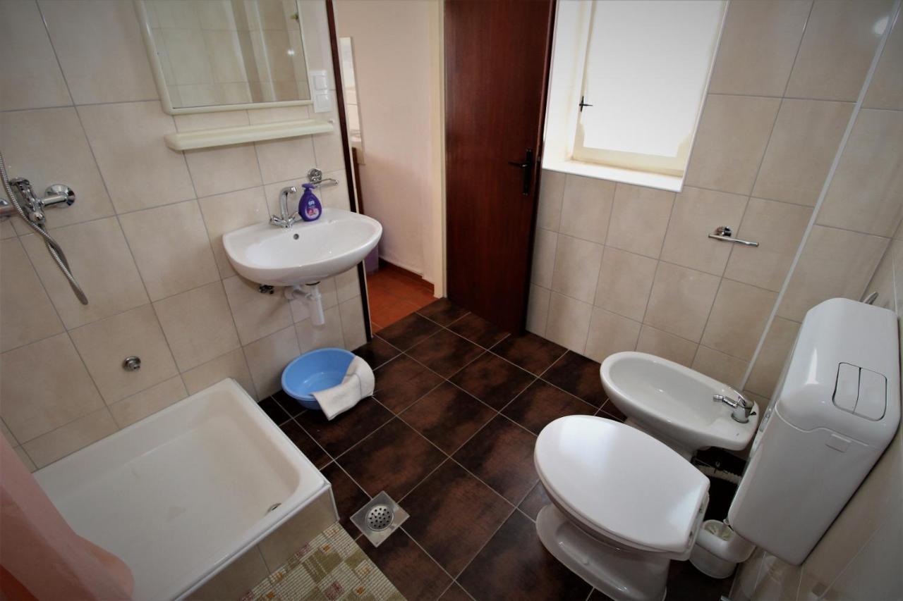 Apartments And Rooms With Parking Space Pag - 13060 Pag Town Exteriör bild