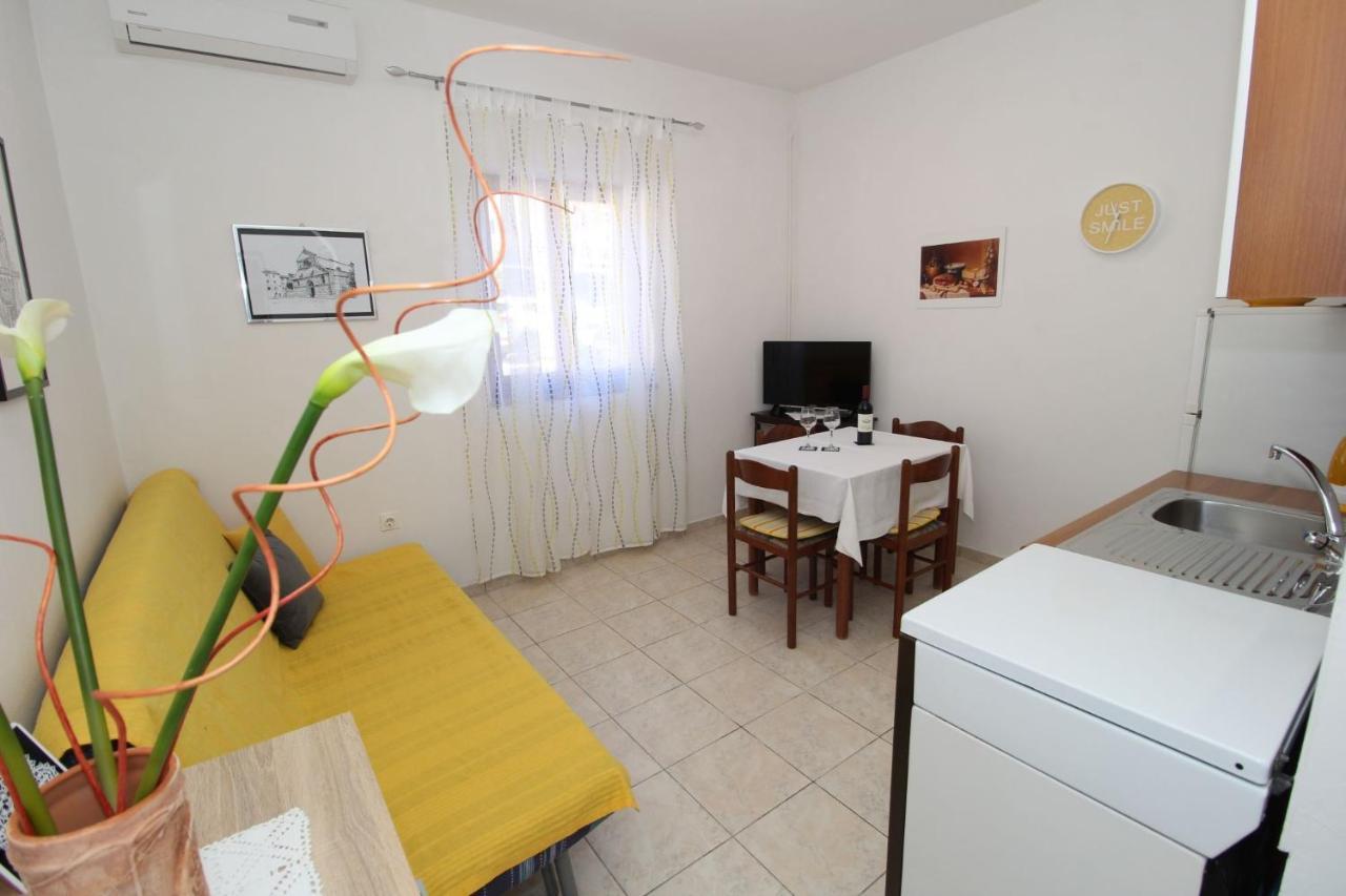 Apartments And Rooms With Parking Space Pag - 13060 Pag Town Exteriör bild